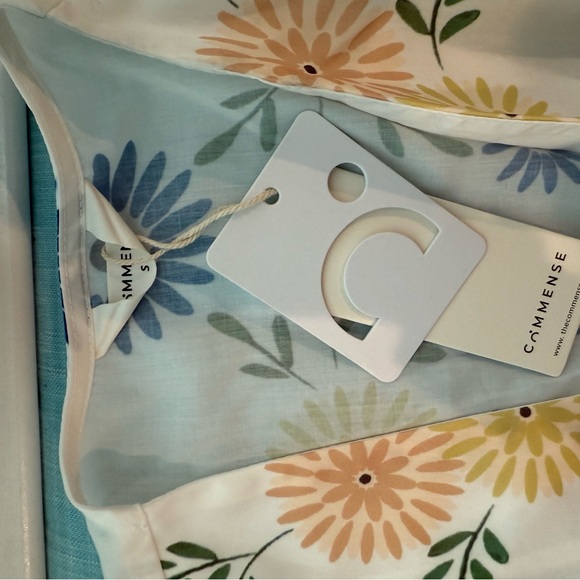 Commense Floral Top - Picture 2 of 2